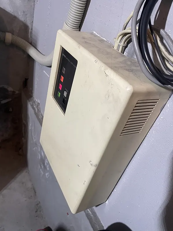 既設の美和ロック(MIWA)製電気錠制御器が故障。