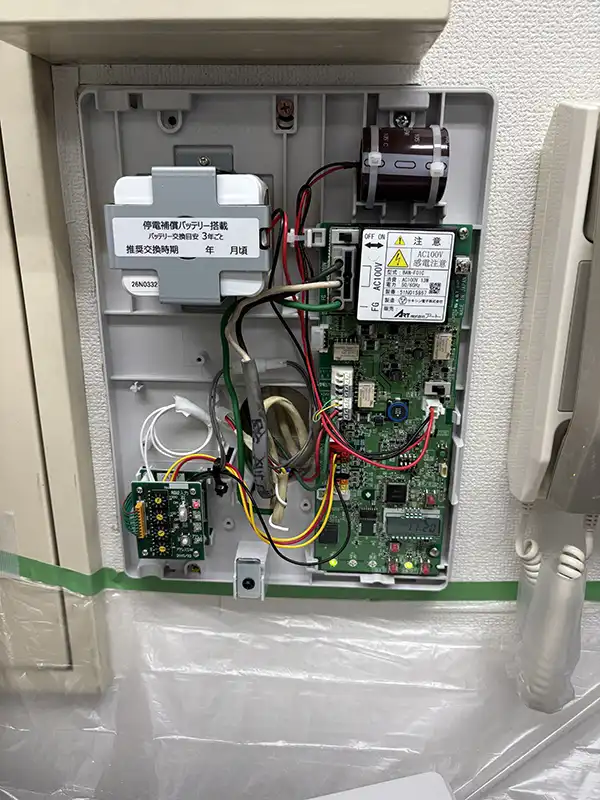 新しい制御器を取り付けて、設定などを行います。